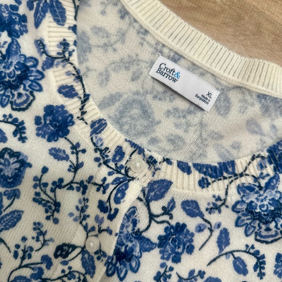 Croft & Barrow Blue and White Artistic Cardigan - Picture 2 of 5